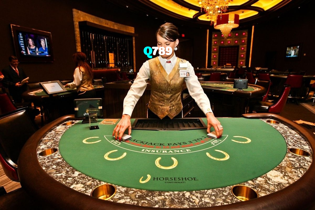 Q789 casino presented on mobile device in Pakistan with slots and live games
